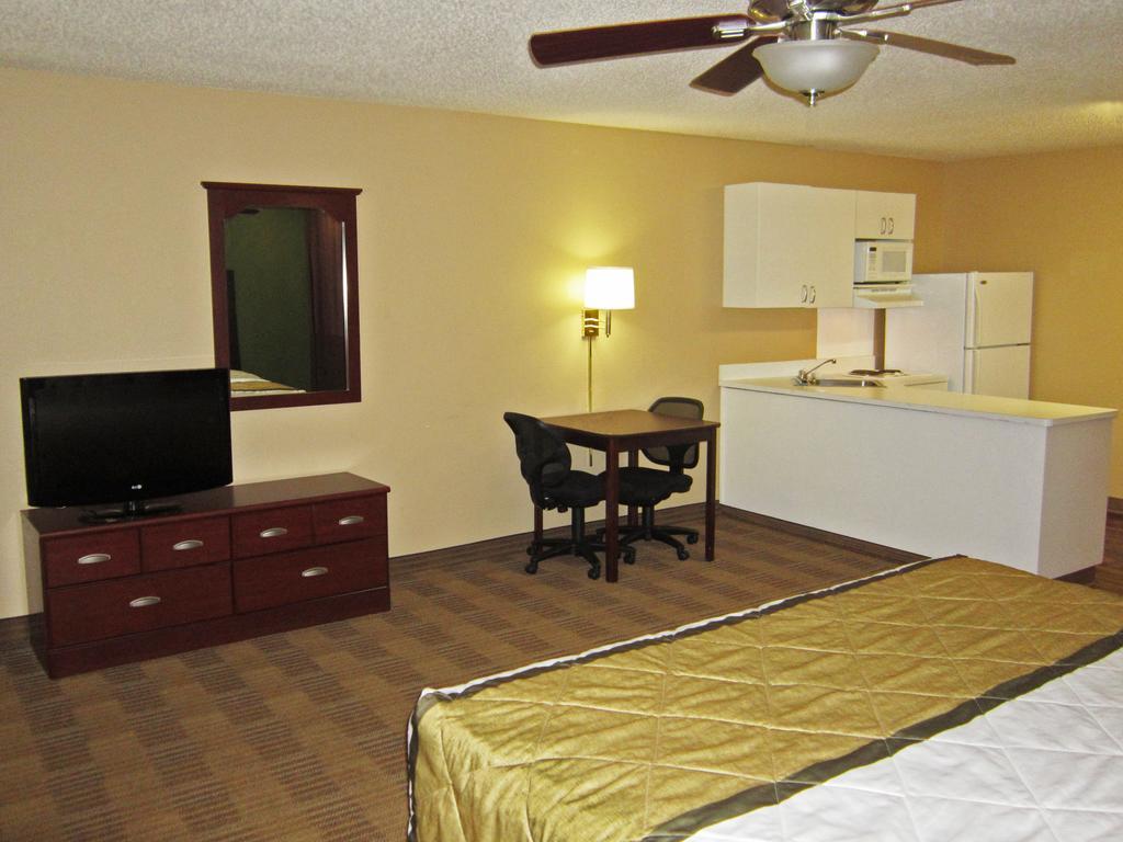 Extended Stay America Select Suites - Milwaukee - Waukesha Buitenkant foto
